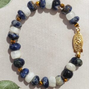 pulsera sodalita y piedra luna con acero dorado