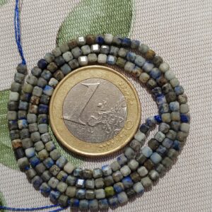 1 hilo lapislázuli cubica facetada 2,5mm