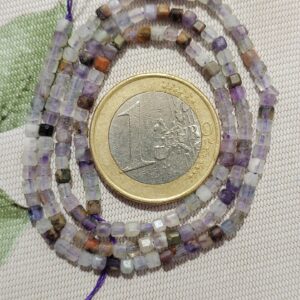 1 hilo amatistas cubica facetada 2,5mm