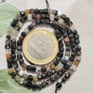 1 hilo de turmalina cubica 3mm