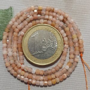 1 hilo de ópalo rosa facetada cubica 2,5mm