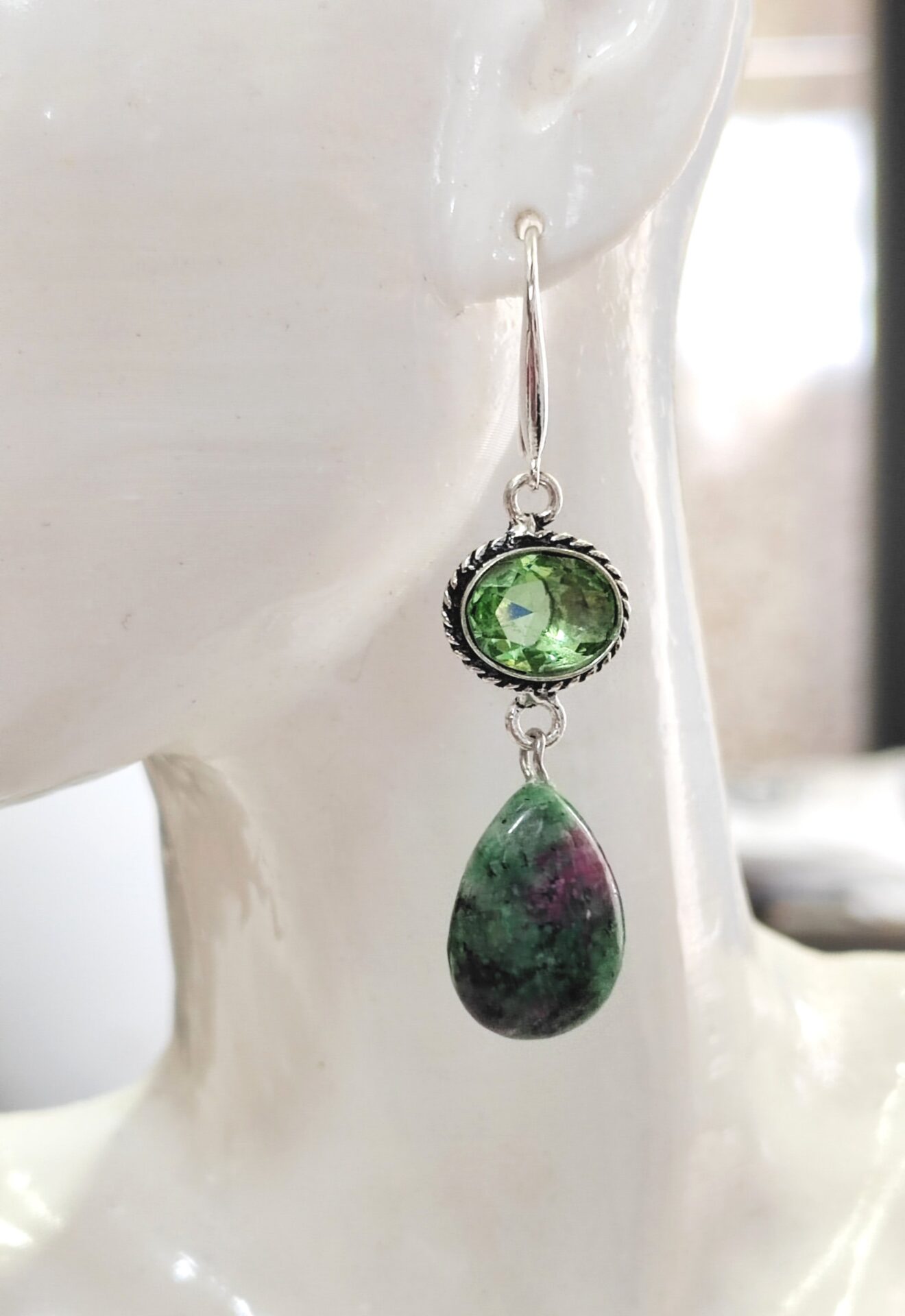 pendientes peridotos y rubí zoisite