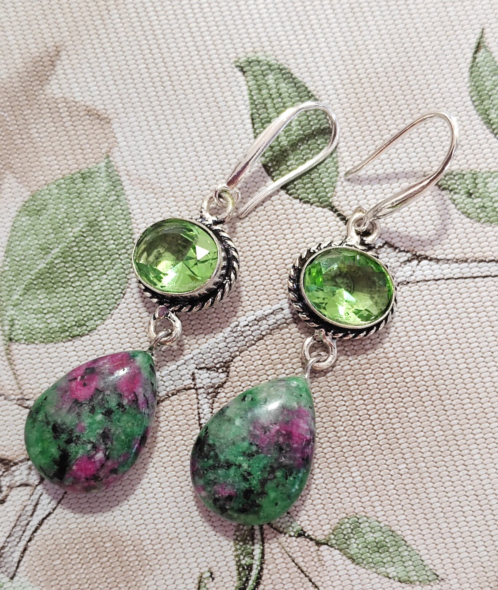 pendientes peridotos y rubí zoisite - Imagen 2