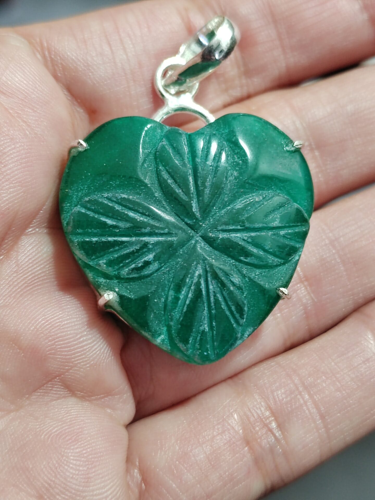 colgante de esmeralda tallada - Imagen 2