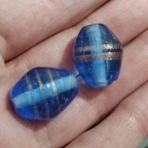 1 cuenta murano azul y dorado ovalo