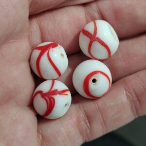 1 cuenta murano blanco rojo mix