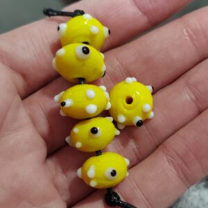 1 cuenta murano amarillo puntitos 12x8mm