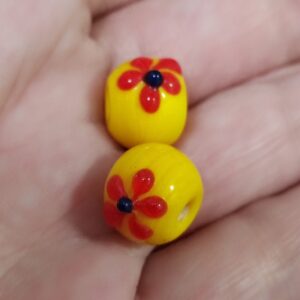 1 cuenta de murano flor amarillo y roja 12x9mm