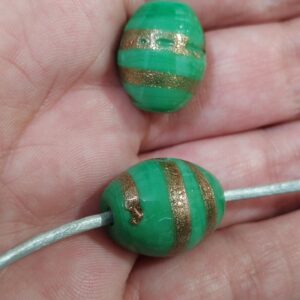 1 cuenta de cristal de murano ovalada verde dorada 17x14mm