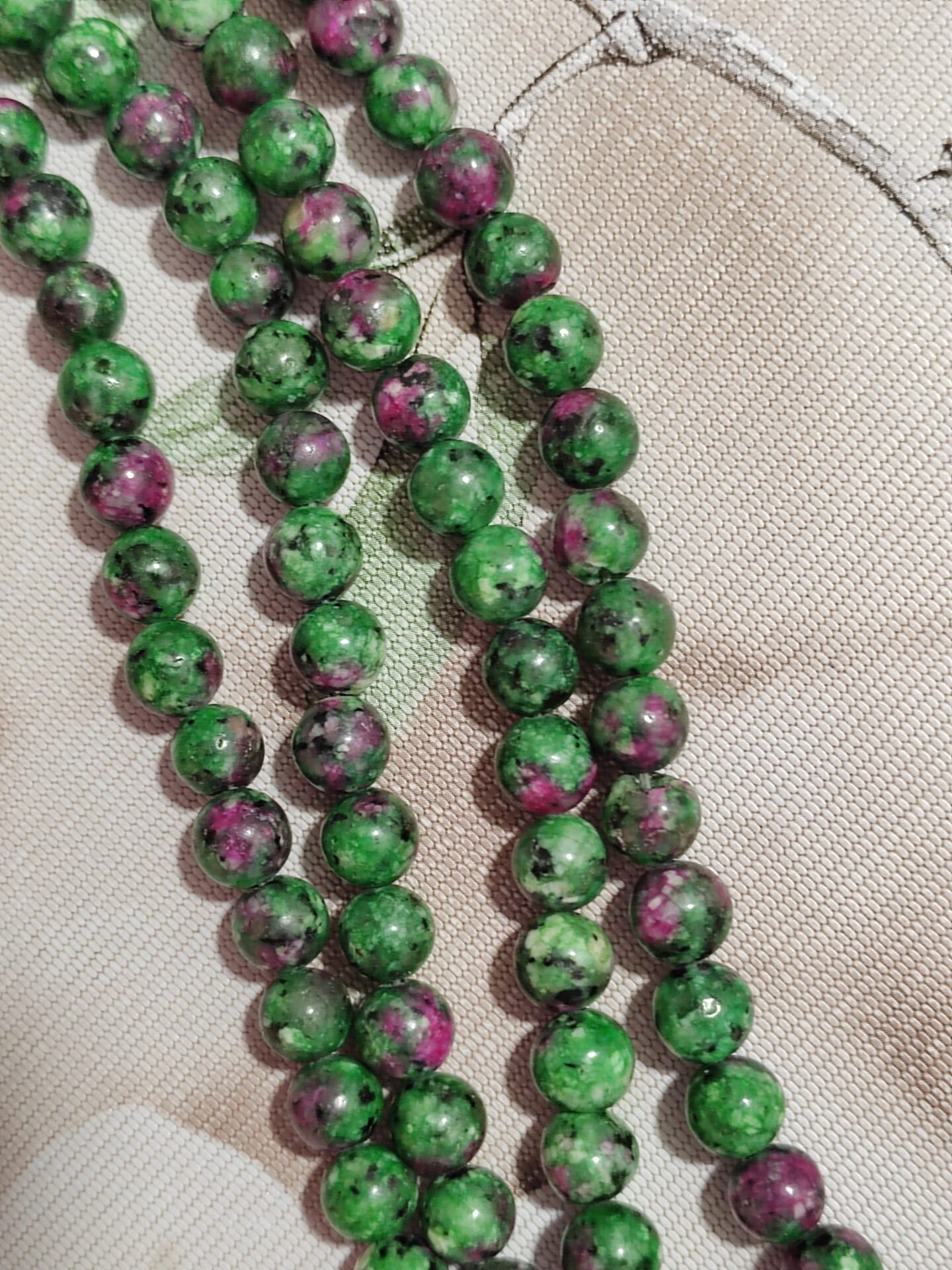 1 hilo de rubí zoisite 6mm