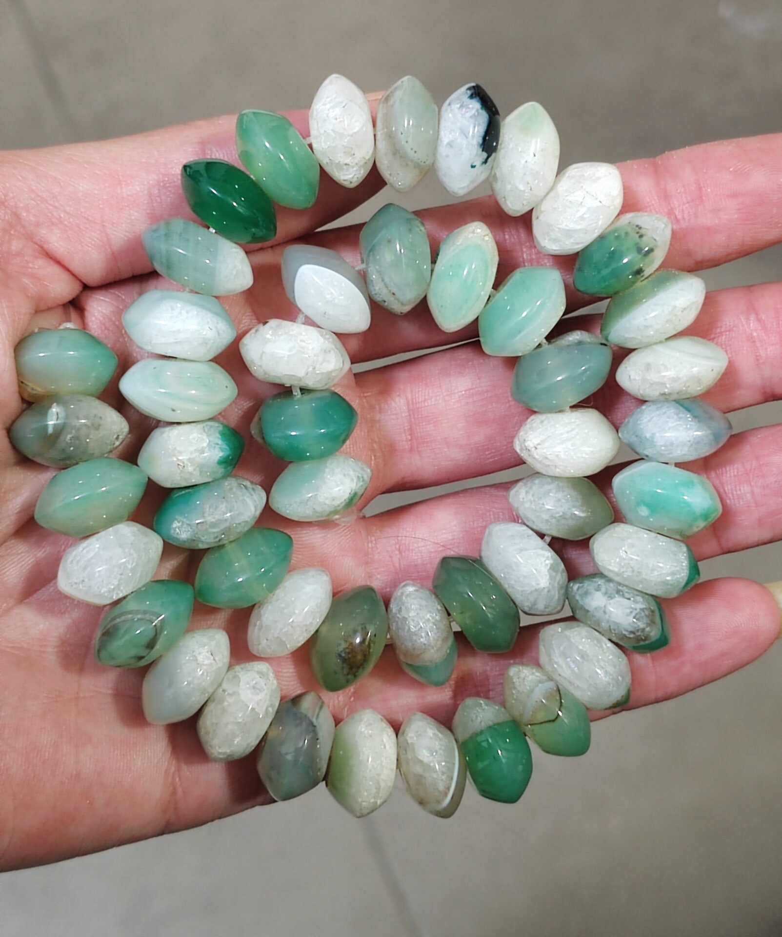 1 hilo de ágatas bandeadas verdes 14x8mm
