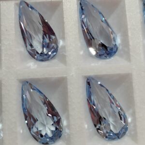 espinela aguamarina 
Pearshape 24x12mm