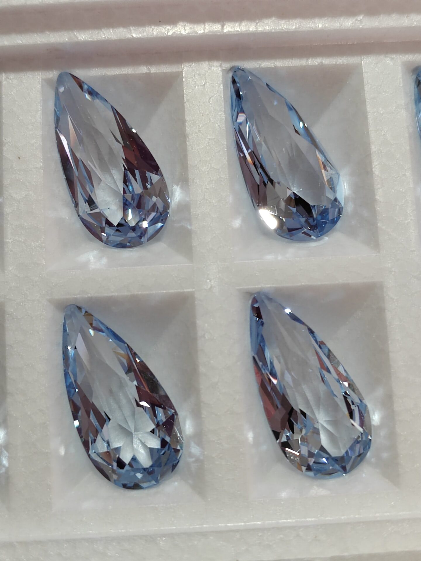 espinela aguamarina
Pearshape 24x12mm