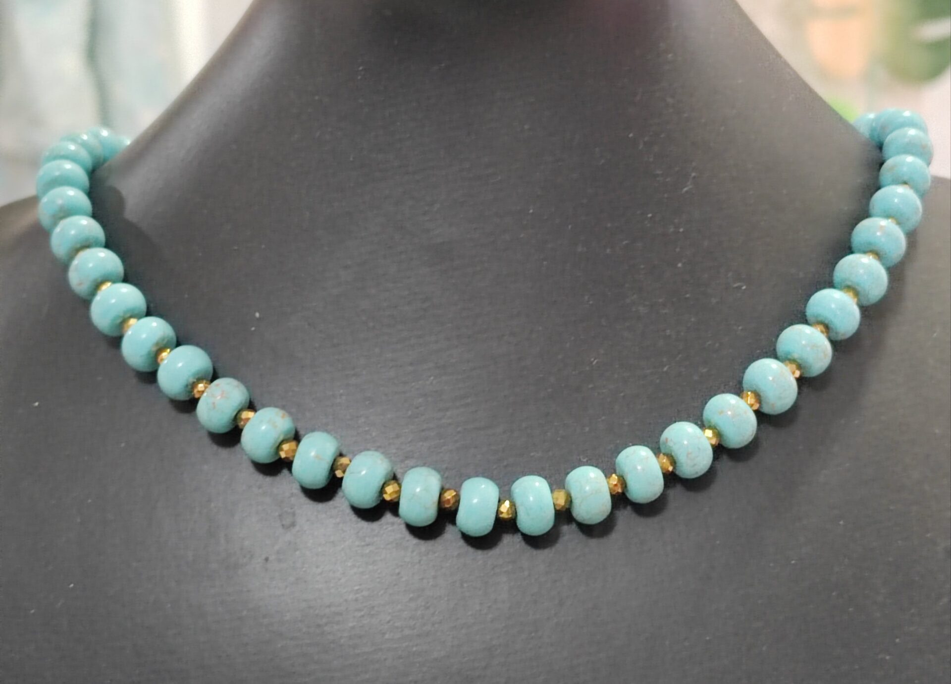 collar de turquesas y hematites cierre acero